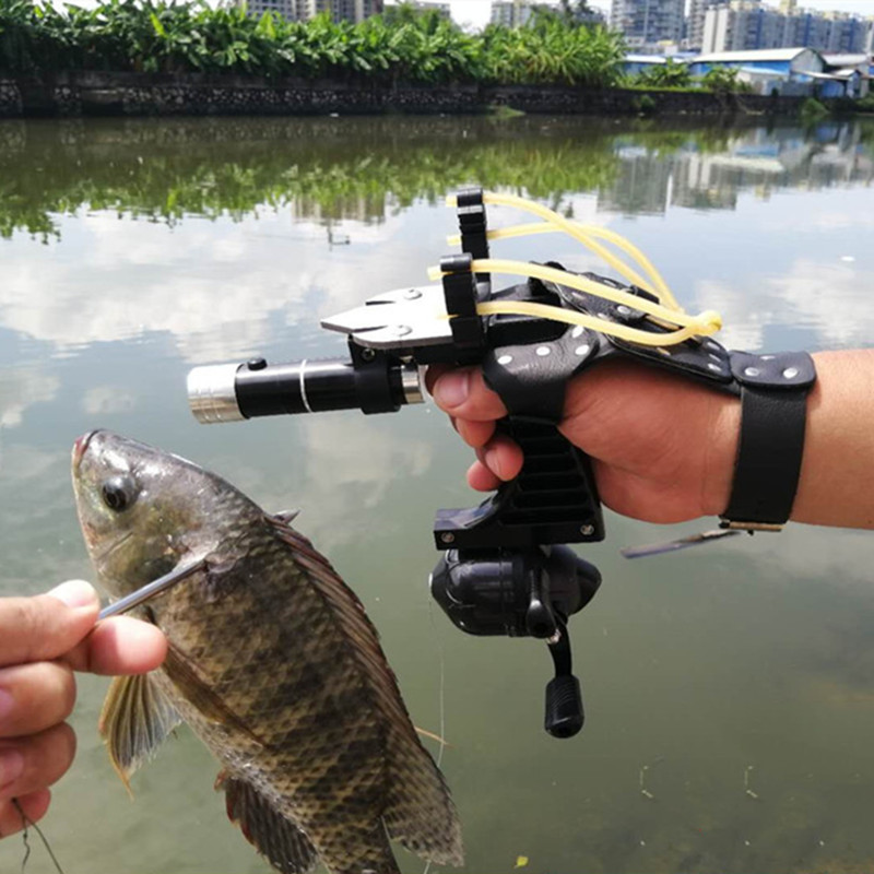 New Fishing Set Slingshot Hunting Catapult Suit Outdoor Shooting Fishing Reel + Darts Protective Gloves Flashlight Tools