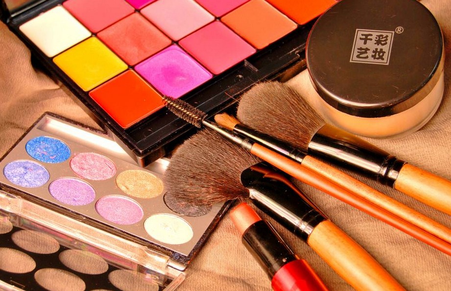 3 or 5pcs/bag brand MakeUp Sets Lucky Bag Make up Cosmetics Kit Eyeshadow Lip Stick Eyebrow Pencil Send Randomly From warehouse