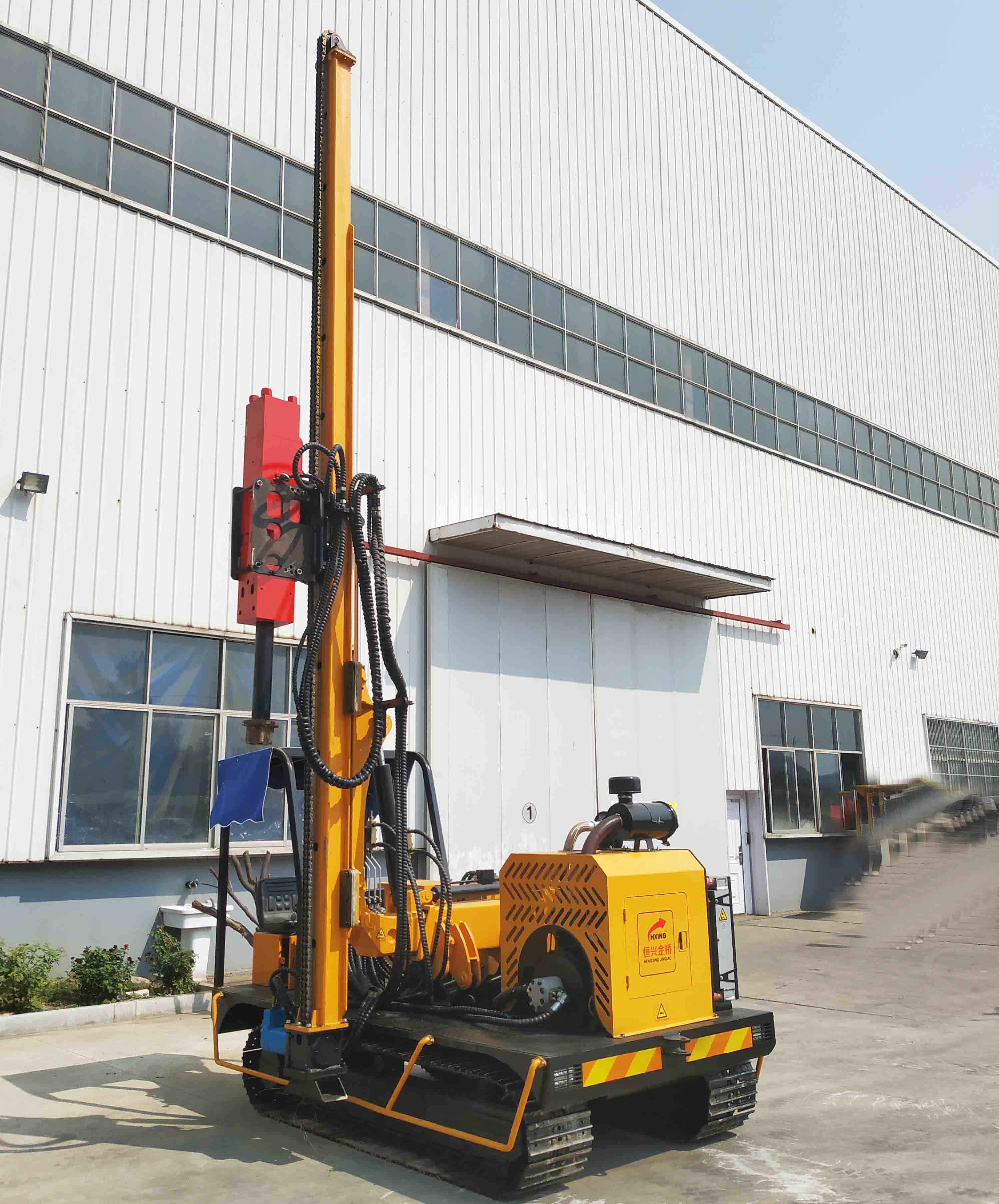 Photovoltaic solar ramming machine solar pile driver