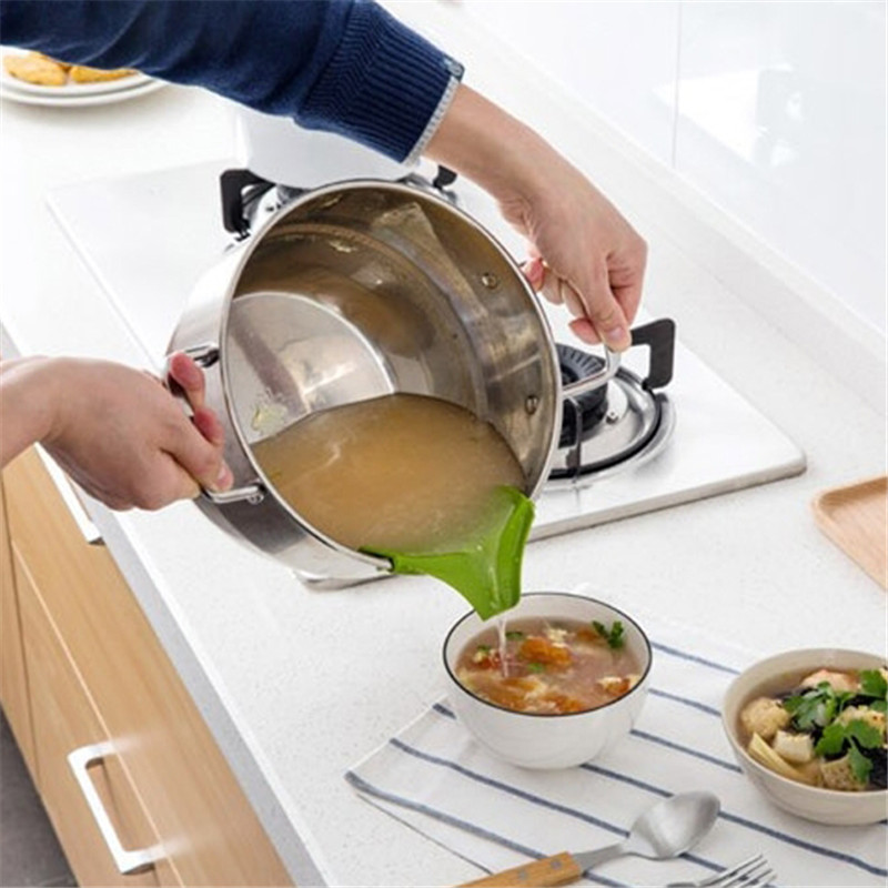 Silicone Slip On Pour Spout Clip Pans Bowls Cooking Pouring Batter Sauces Dressings Clip Kitchen Tools
