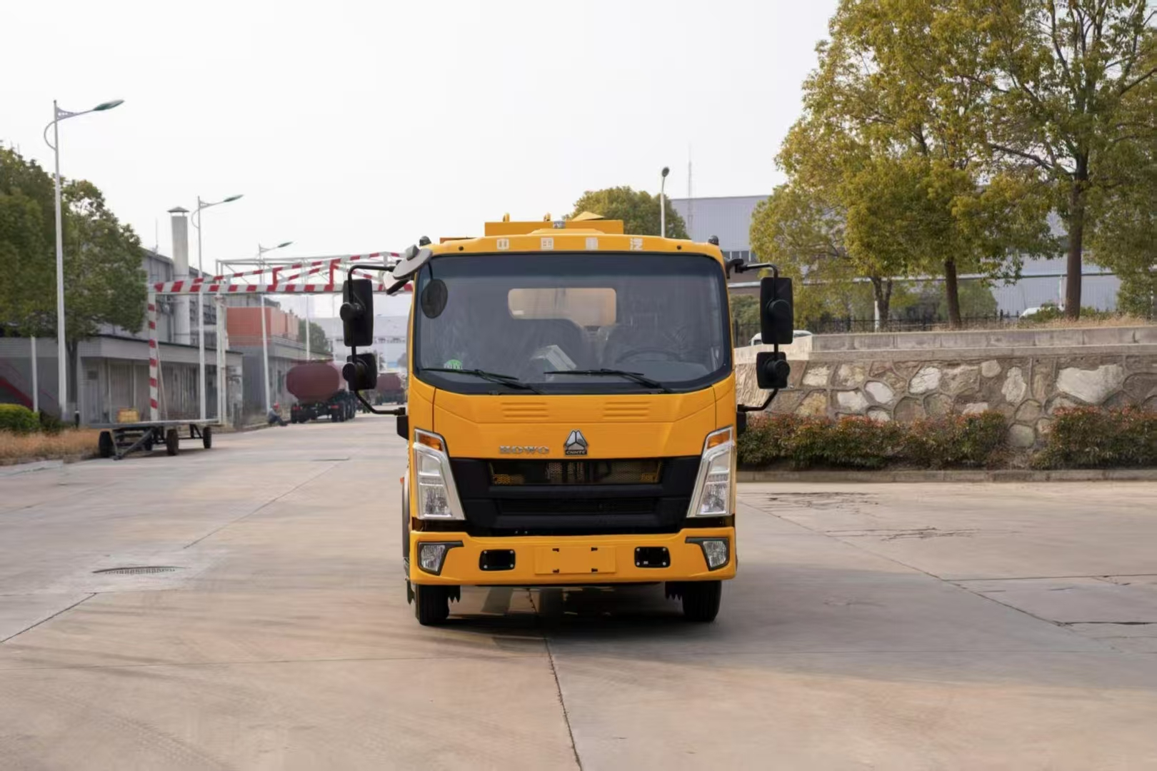 Heavy  HOWO Asphalt Distributor Truck.png