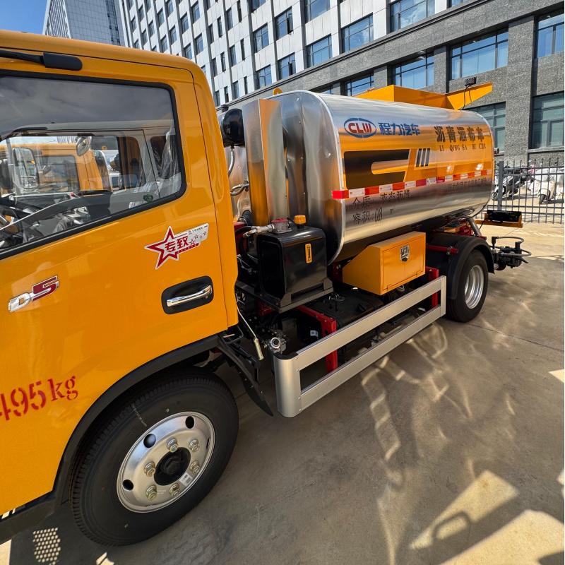 Dongfeng commercial vehicle asphalt truck