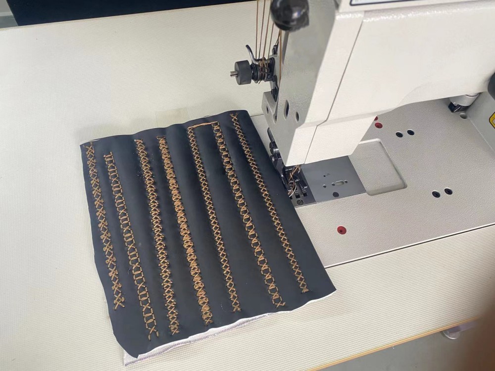 HM-204 Hot Sale Computer Industrial Sewing Machine Double Needle Heavy Duty Sofa Machine (4)