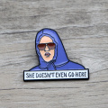 L3775 She DOES NOT Even Go Here Fashion Girls Metal Enamel Brooches and Pins Lapel Pin Backpack Badge Collar Jewelry