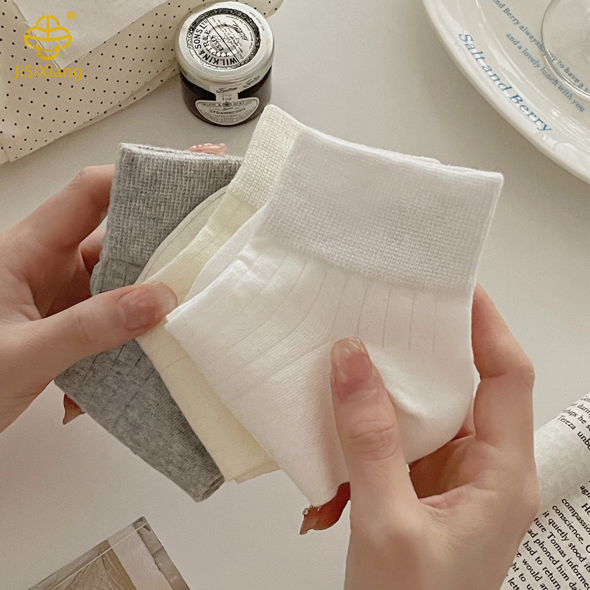 Simple mesh socks