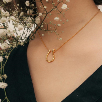 AOMU Trend Niche Design Retro Horseshoe U-Shaped Necklace Simple Twisted Metal Clavicle Chain for Women Spring Summer