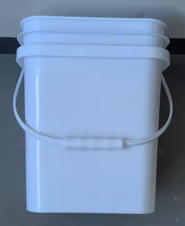 Plastic Bucket with lids1