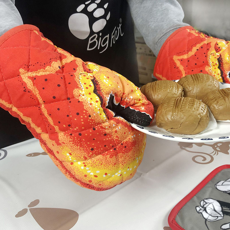 3D Crab / Fish Shape Thickening Cotton Oven Gloves Heatproof Mitten Kitchen Cooking Microwave Oven Mitt Insulated Non-slip Glove