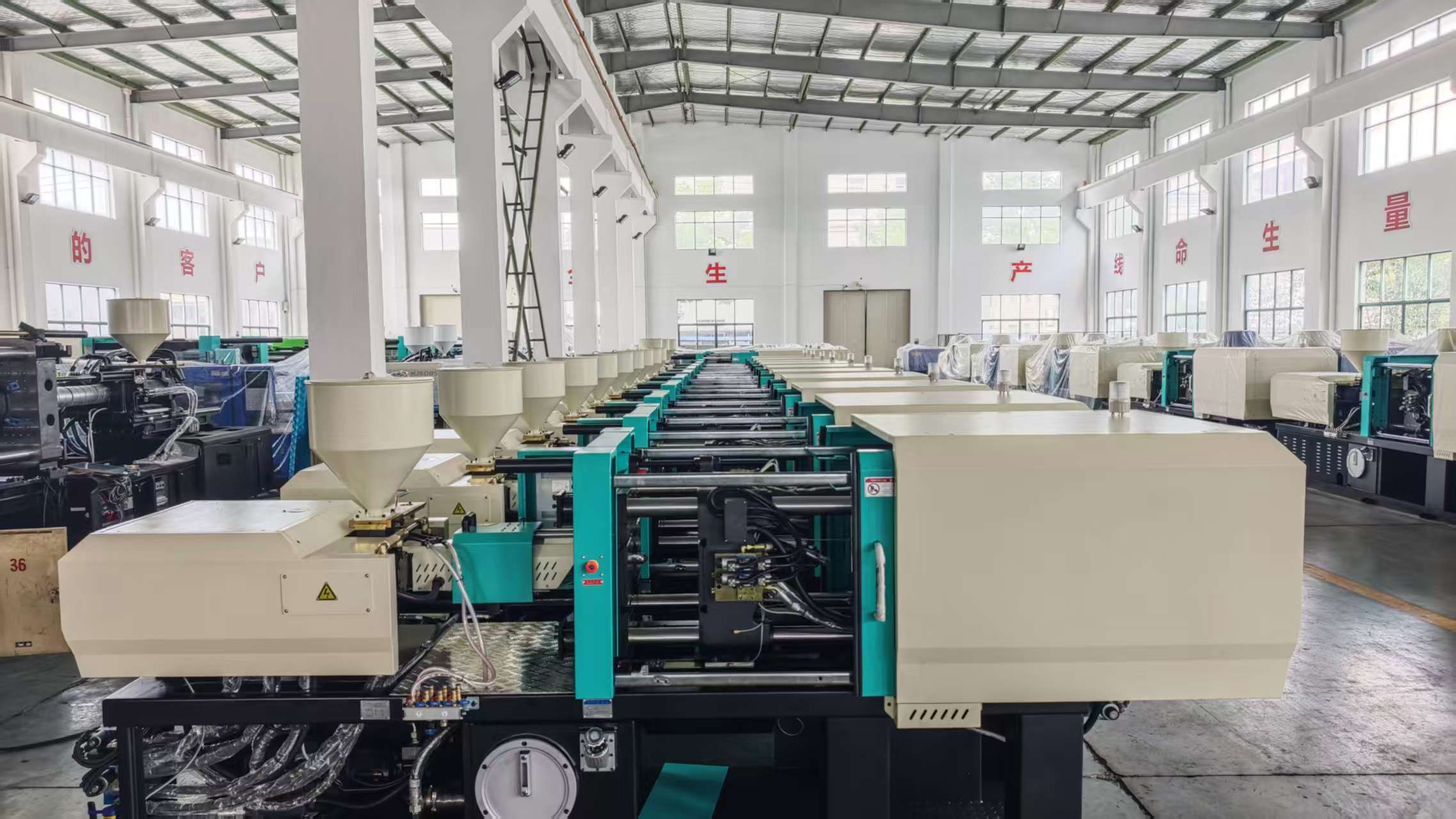 128Ton machine injection moulding