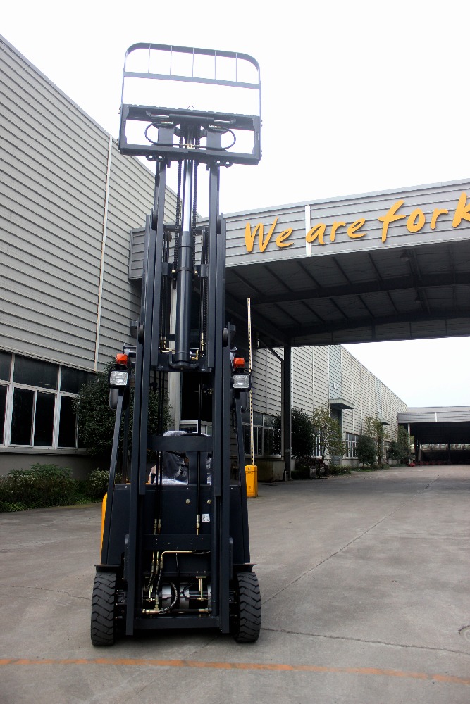 XCMG new 1.6 ton 3wheel electric forklift truck