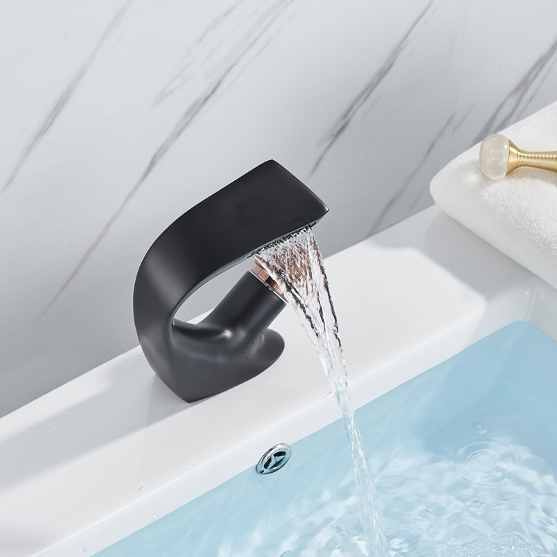 Modern Black Basin Faucets Brass Bathroom Faucet Deck Mount Simple Design Sink Crane Cold Hot Water Mixer Taps Waterfall Water