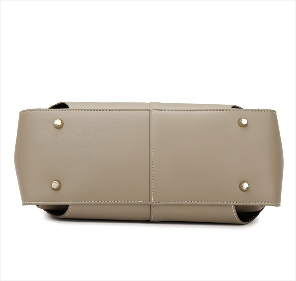 Fashionable, versatile and high-end crossbody bag
