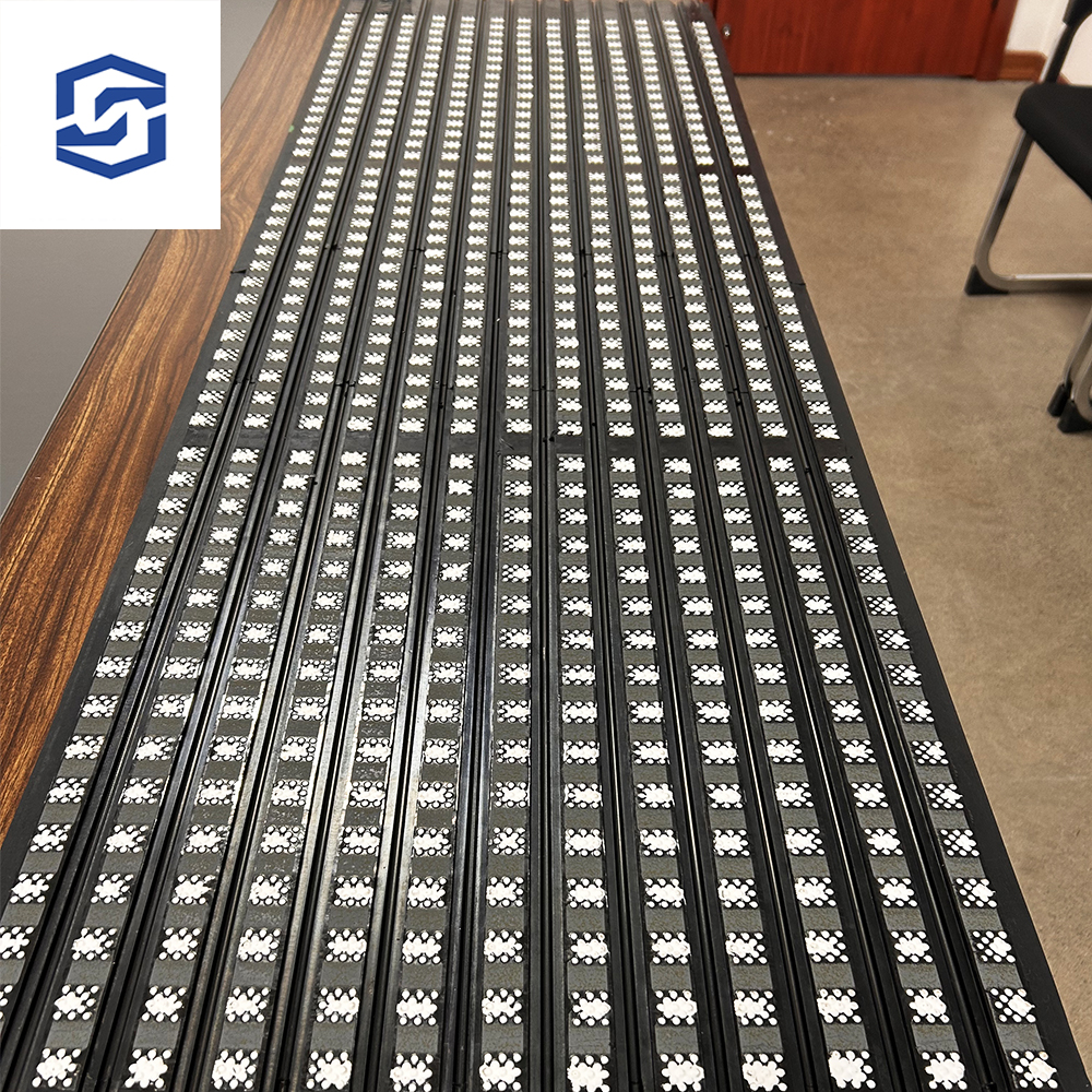 Anti-slip ceramic rubber sheet for roller