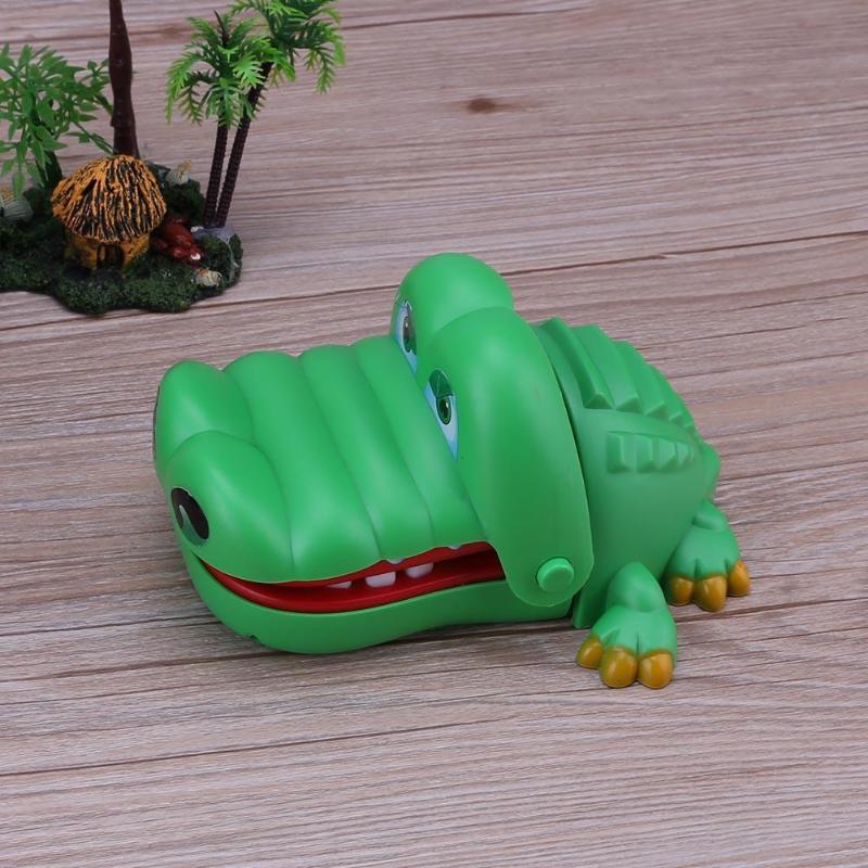 1Pcs fashion Large Crocodile Mouth Dentist Bite Finger Game Funny Novelty Gag Toys for Kids Children Play Fun 2020 hot sale