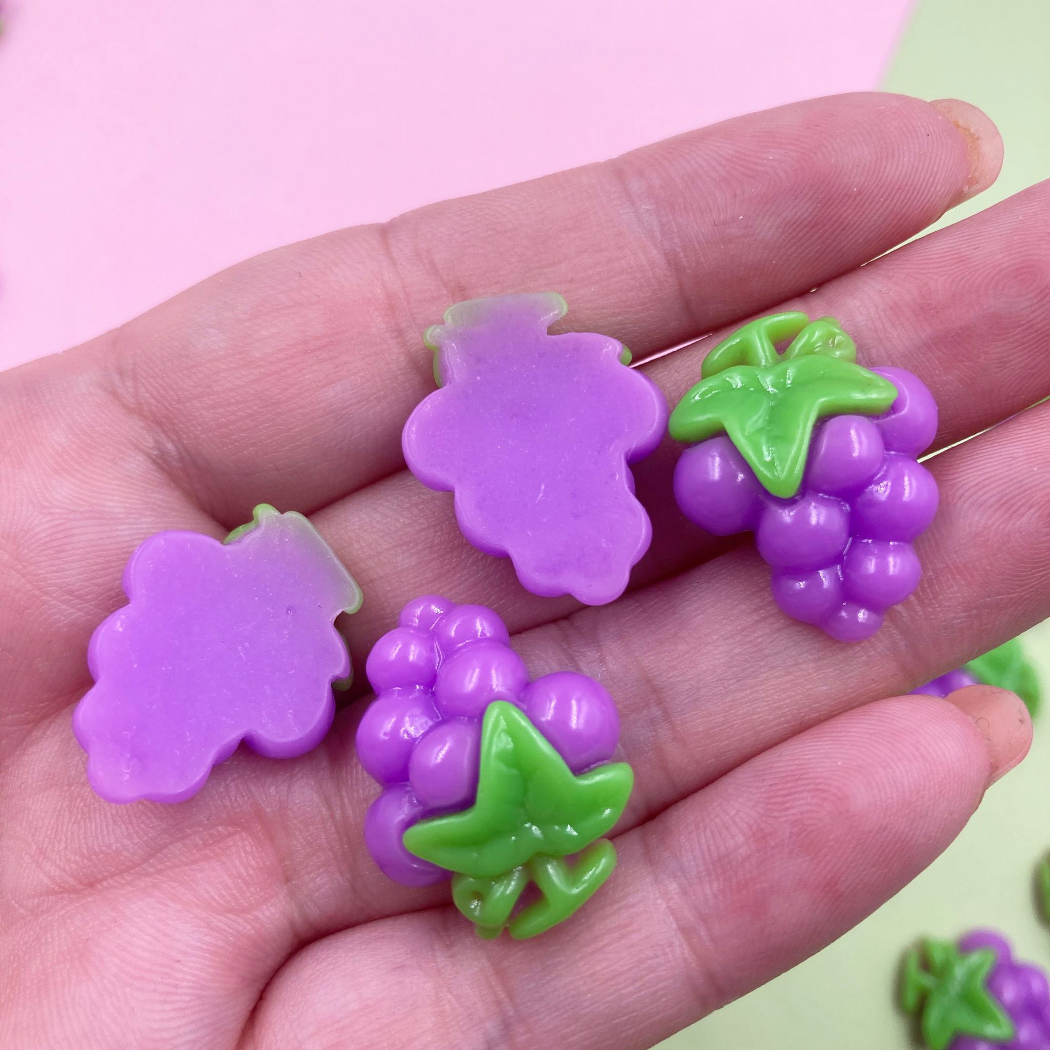 100Pcs Glitter Crystal Grape Flatback Resin Cabochon Mini Fake Food Play Embellishments For Scrapbooking DIY Accessories