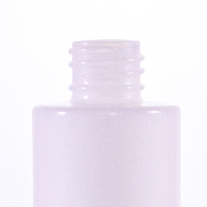 Flat Shoulders Glass Bottle With Sliver Sprayer3 Jpg