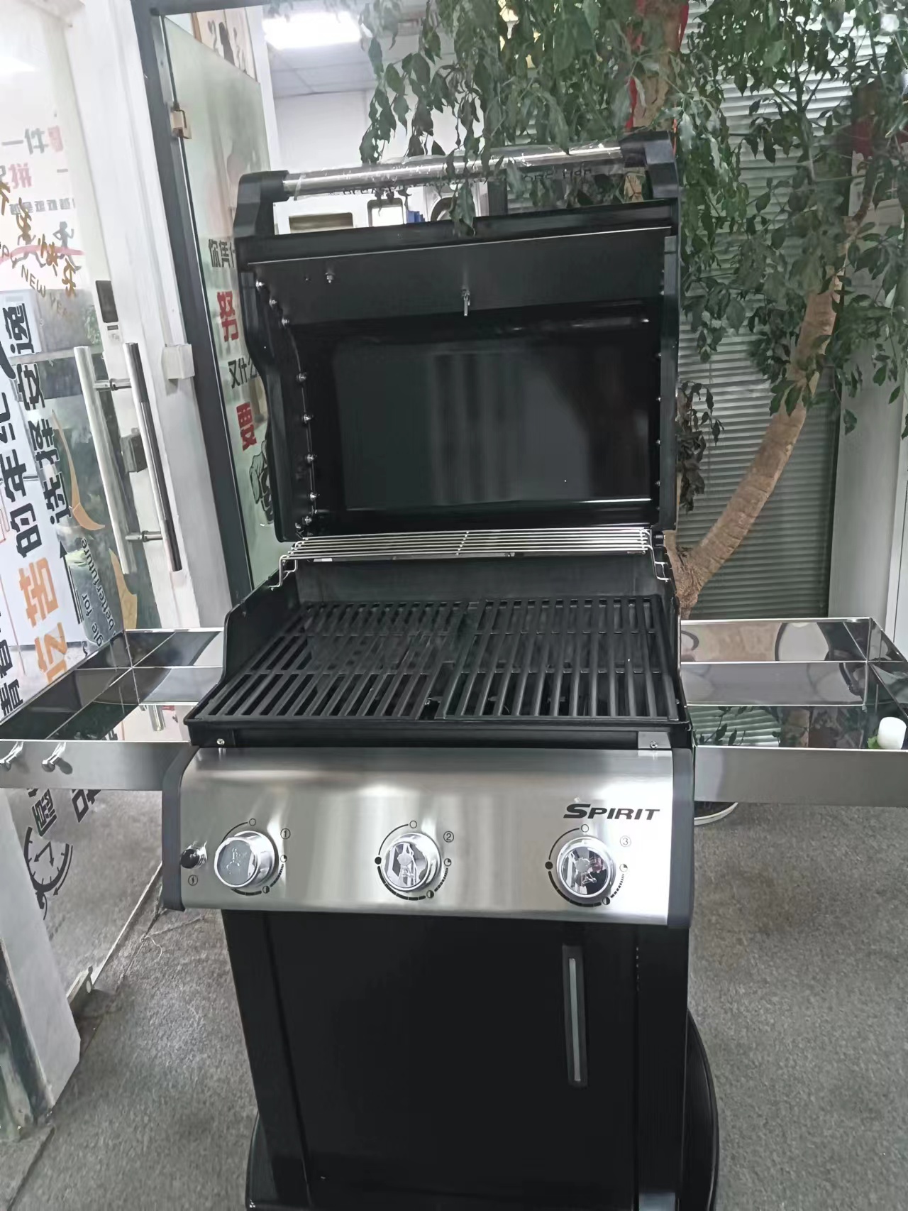 Stainless steel barbecue grill
