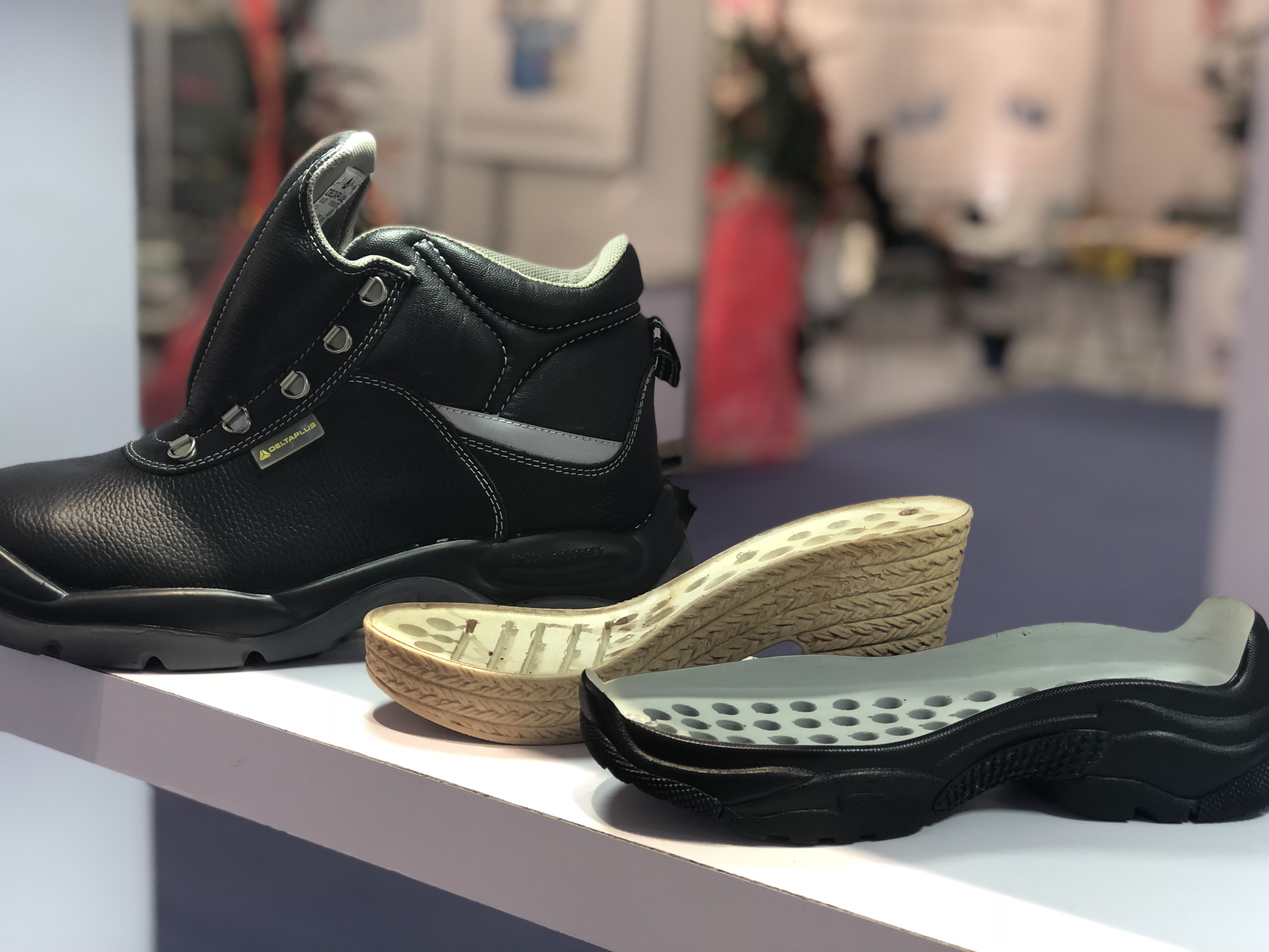 Ofrecer materiales de seguridad materiales, poliéster isocianato de poliol,  resinas de poliuretano suela de zapato del fabricante de China